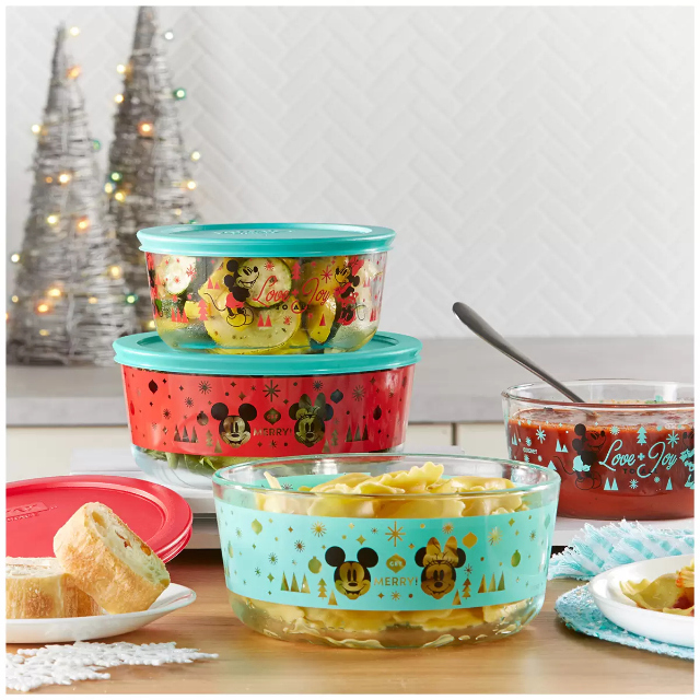10890 (1) Disney Christmas Pyrex 8 Pieces Glass Food Storage - Image 1